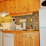 One Bed Cottage E: Kitchen 2 cottages near tofino