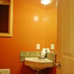 One Bed Cottage E: Bathroom 2 cabin on vancouver island
