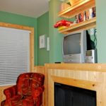 One Bedroom Cottage E: Livingroom 2 cottages on vancouver island